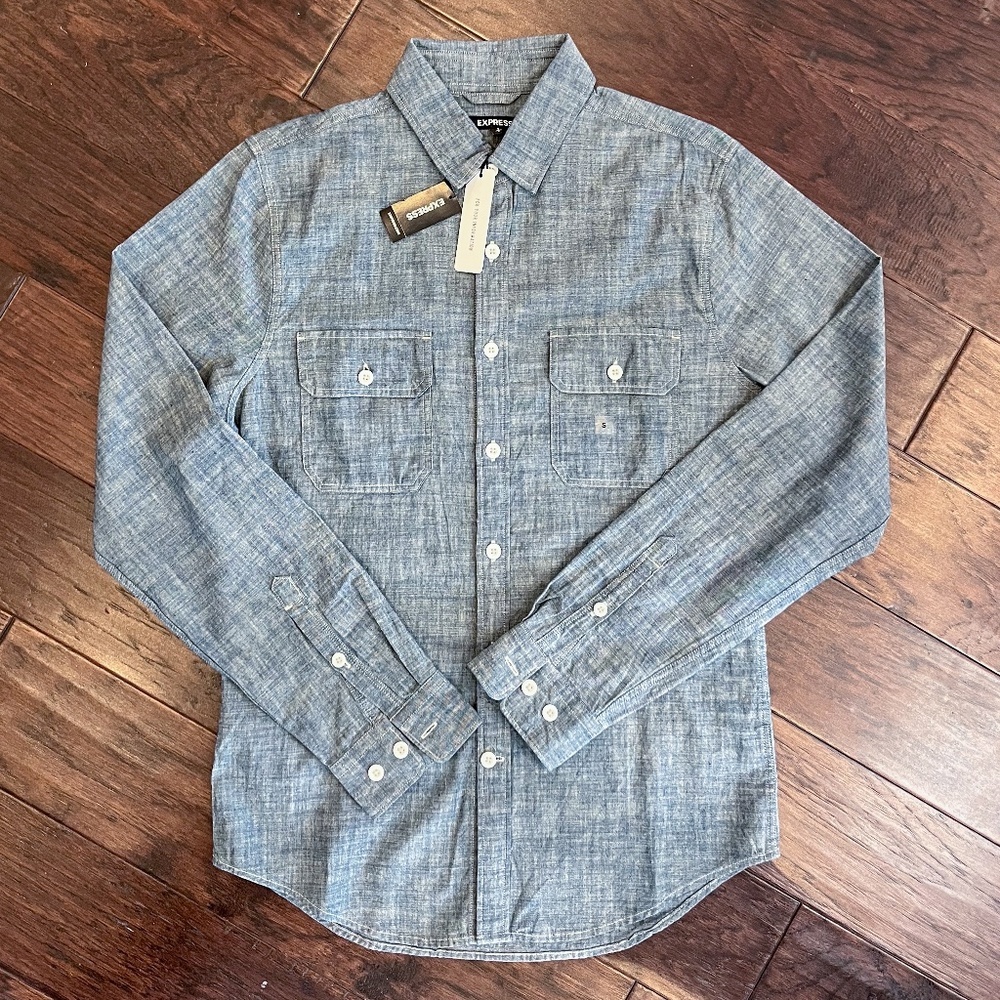 🆕! Express Men's Chambray button up Size: Small